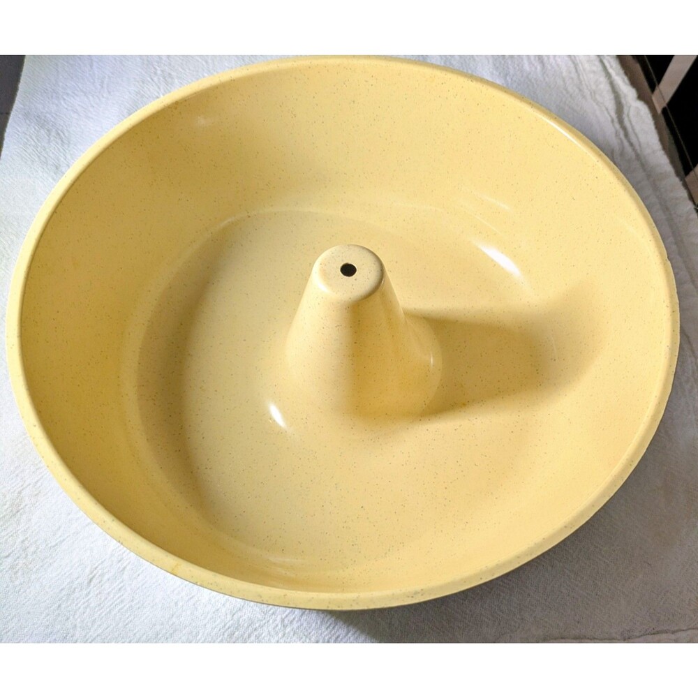 Vintage Regal Ware Yellow Speckled Ring Baking Pan | Microwave & Oven Safe | USA